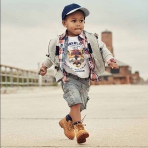 Kids Timberland 6” Classic Boots Size 10 in Tan Nubuck